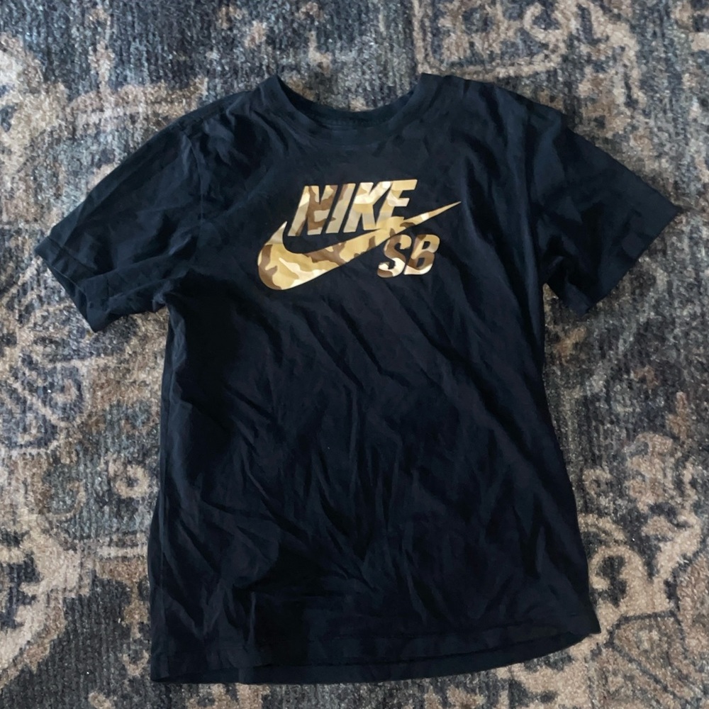 Nike Kids Tee in Black with Gold Logo
